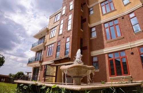 Kampala Apartment | 20 min fm Munyonyo Express way, Hill top lake view, Pool & quick city access