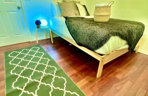 Bushwick Apartment | 20 Mins to Manhattan, Free Street PARKING
