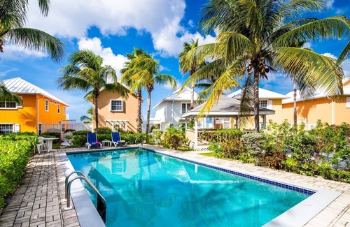 North Side Villa | 20 Steps to the Beach -WINTER DISCOUNT-