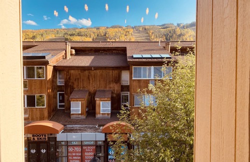 Vail Condo | 200 ft. to Gondola w/parking, balcony, fireplace & views! Walk to shops & food!