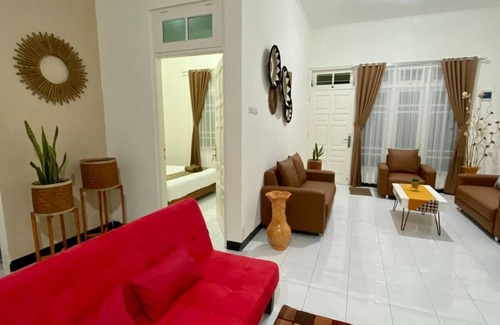 Tegalrejo House | 200 m² House ∙ 3 bedrooms ∙ 7 guests