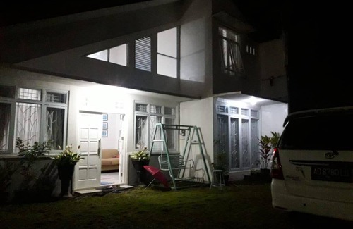 Karanganyar House | 200 m² House ∙ 3 bedrooms ∙ 10 guests