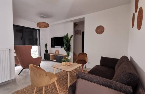 Oullins Resort | 200 m² Private room ∙ 1 bedroom ∙ 1 guest