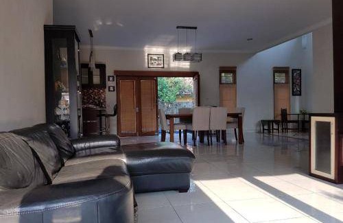 Depok Villa | 200 m² Villa ∙ 3 bedrooms ∙ 20 guests