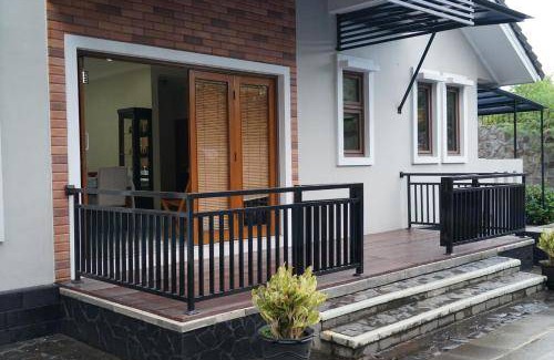 Depok Villa | 200 m² Villa ∙ 3 bedrooms ∙ 20 guests