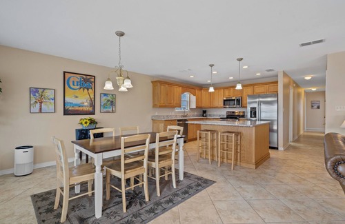 Toilla Segunda House | 200 Steps to Pensacola Beach, Dog-Friendly | Beach Getaways MAL806
