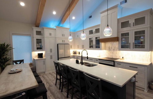 Crystal Beach House | 200 Steps to Beach.6BR sleeps 21 w/Karaoke, Outdoor Bar, Games, Decks & Views