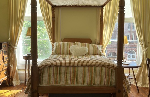 Russellville Bed & Breakfast | 200 Yr Old Historical Southern Mansion with History To Spare.