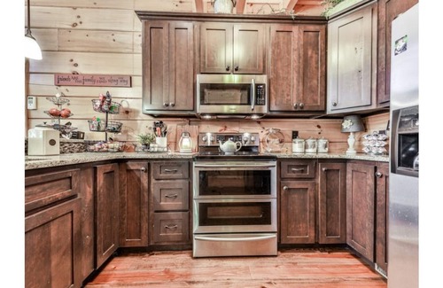 Tate Cabin | 2000 sf luxury Cabin on Four Acres with Two Streams and Pond - Pet Friendly