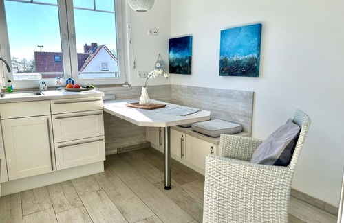 Kellenhusen Apartment | 2001 - Brigitte with partial sea view and dog - 2001 - Penthouse Brigitte with
