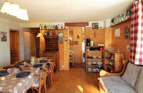 Les Almes Apartment | 200m from resort center, view mountain, terrace, tv, ski locker, 70m², Tignes
