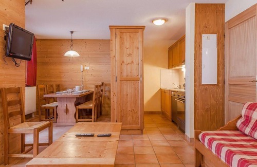 Lanslevillard Apartment | 200m from ski slopes, fitness, swimming pool, sauna, hammam, balcony, tv, ski locker, 50m²