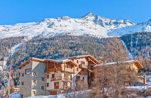 Lanslevillard Apartment | 200m from ski slopes, fitness, swimming pool, sauna, hammam, balcony, tv, ski locker, 40m²