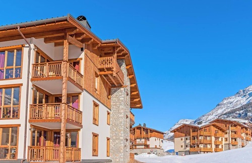 Lanslevillard Apartment | 200m from ski slopes, fitness, swimming pool, sauna, hammam, balcony, tv, ski locker, 40m²