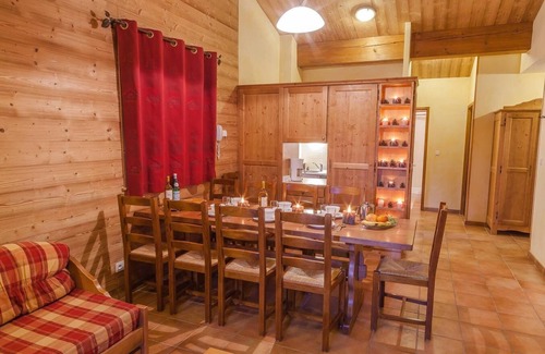 Lanslevillard Apartment | 200m from ski slopes, fitness, swimming pool, sauna, hammam, balcony, tv, ski locker, 68m²
