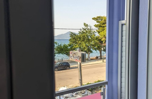 Kamena Vourla House | 202 | Okeania 3 persons 1st floor Seafront Room