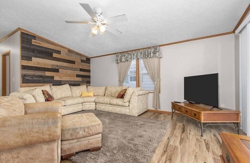 Fremont Condo | 2025 NFL Draft Rental - Wolf River Cabin C