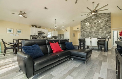 Dickinson House | 204 m² House ∙ 4 bedrooms ∙ 14 guests
