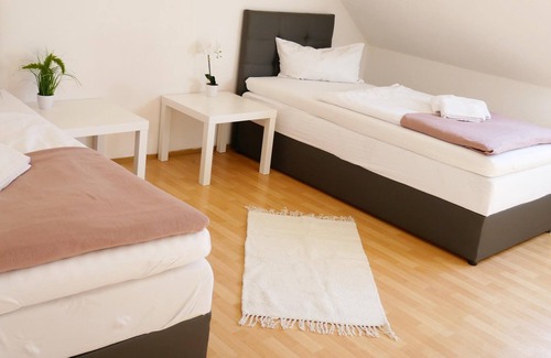 Schwandorf Apartment | (207) Spacious 2-room apartment for up to 4 people