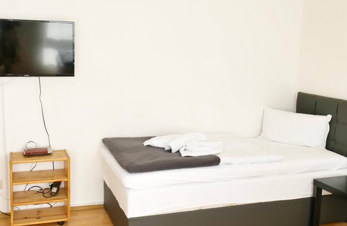 Schwandorf Apartment | (207) Spacious 2-room apartment for up to 4 people