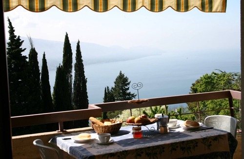 Gardola Apartment | # 208 Casa Allegro for 4 people, pool, lake view