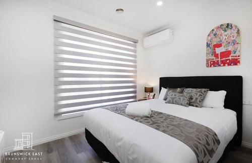 Brunswick East Hotel | 208 Luxe Queen Bedroom w/Private Ensuite Fast WiFi 24/7 Security 18 mins tram to CBD