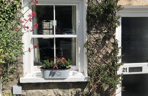 Kendal Cottage | 21 ENTRY LANE, pet friendly, character holiday cottage in Kendal