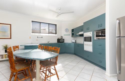 Yamba House | 21 Melaleuca - LJHooker Yamba