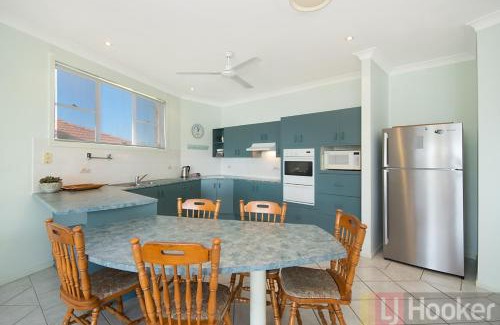 Yamba House | 21 Melaleuca - LJHooker Yamba