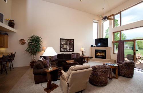 Dalton Ranch House | 210 Cypress Court