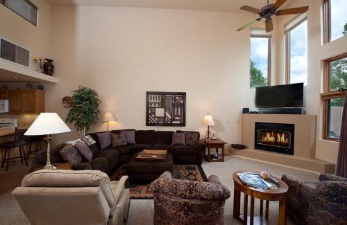 Dalton Ranch House | 210 Cypress Court