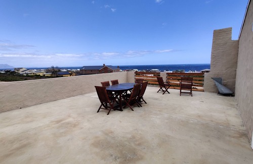 Betty's Bay Cottage | 210 Degrees South, paradise in Sunny Seas