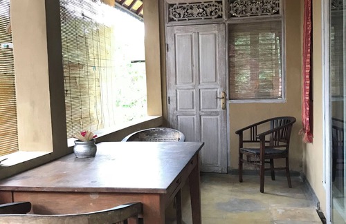 Ubud City-Centre House | 210m2 Antique, Trendy, Arty, Yogi House + Central Quiet Garden Pool + Fast Wifi