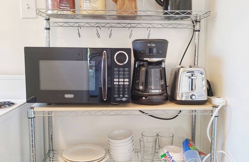 Redwood City Apartment | 214A - Cozy Studio with AC & Kitchen near Stanford