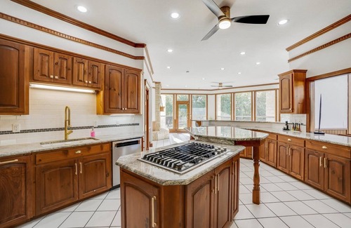 Garland House | 22-Acres Mansion - Backyard Oasis & Entertainment
