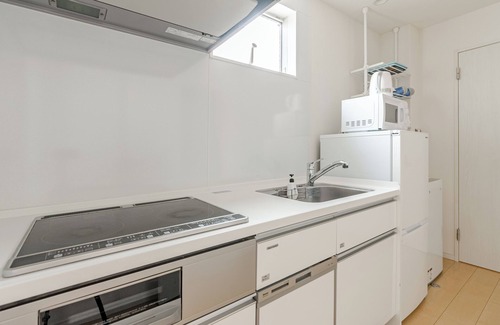 Minato Apartment | 22 min to EXPO,26 min to MINAMI-Nippombashi: Kuromon Market,National Bunraku
