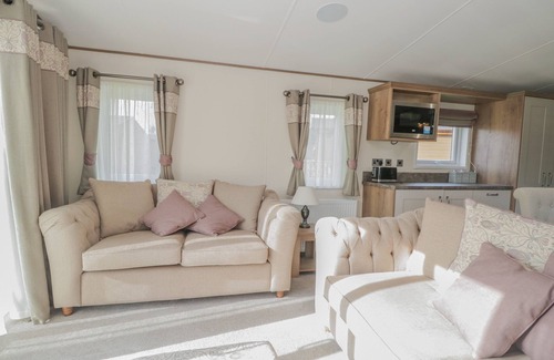 South Lakeland Leisure Village Cottage | 22 SHERWOOD, pet friendly, with pool in Warton
