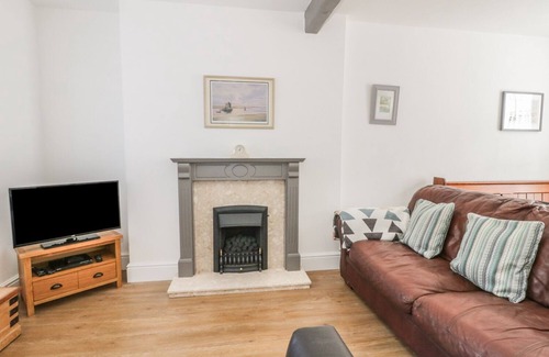 Conwy Cottage | 22 UPPERGATE STREET, family friendly, with a garden in Conwy