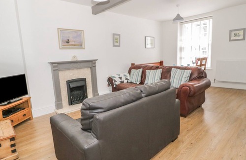 Conwy Cottage | 22 UPPERGATE STREET, family friendly, with a garden in Conwy
