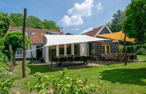 Oosterhout House | 220 m² House ∙ 6 bedrooms ∙ 12 guests