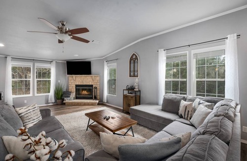 Canyon Lake House | 222 m² House ∙ 3 bedrooms ∙ 8 guests