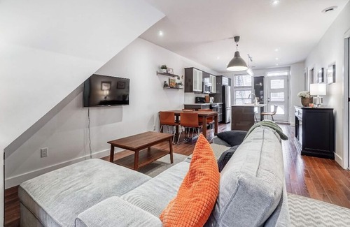 Rosemont-La Petite-Patrie Apartment | #225 Georgious, Spacious Apt, in Rosemont