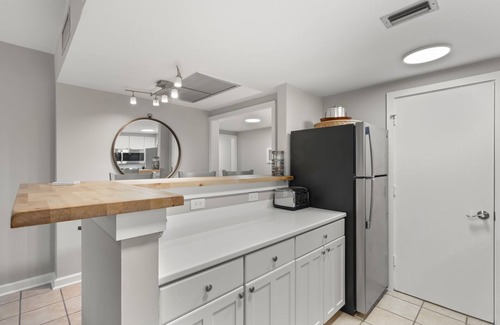 West Beach Village Condo | 2263 Shipwatch: 2BR in Oceanfront Building, Easy Beach Access, Bike Credit