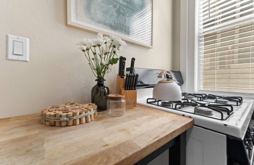 Midtown Sacramento Apartment | 23-1 · Perfect location walking distance to Everything!