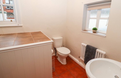 Carlisle Cottage | 23 CHATSWORTH SQUARE, family friendly, with a garden in Carlisle