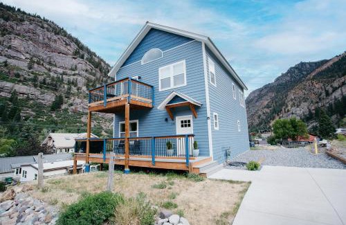 Ouray House | 230 9th Avenue