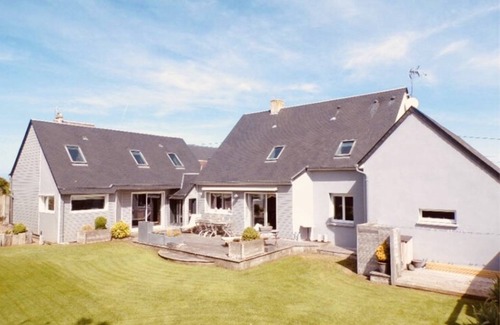 Saint-Germain-sur-Ay House | 230 m² Gîte ∙ 5 bedrooms ∙ 14 guests