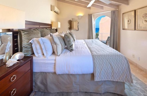 Gibbs Bay House | 2300 sq. ft. One-Bedroom Luxury Beachfront Suite on the West Coast