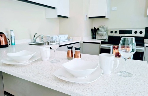 New Kingston Apartment | 24/7 Secured Studio with Stadium Views|Gym|Tennis @ The Lofts