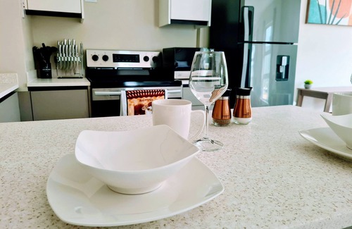 New Kingston Apartment | 24/7 Secured Studio with Stadium Views|Gym|Tennis @ The Lofts